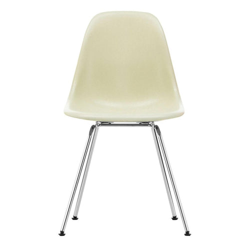 Cadeira Eames em Fibra de Vidro DSX / Base Cromada